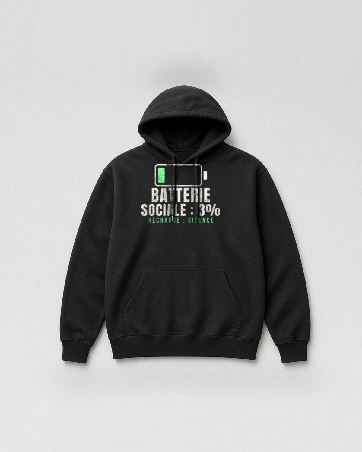Hoodie noir avec le design « Batterie sociale : 3 % » avec une icône de batterie presque vide (vue de face, à plat)